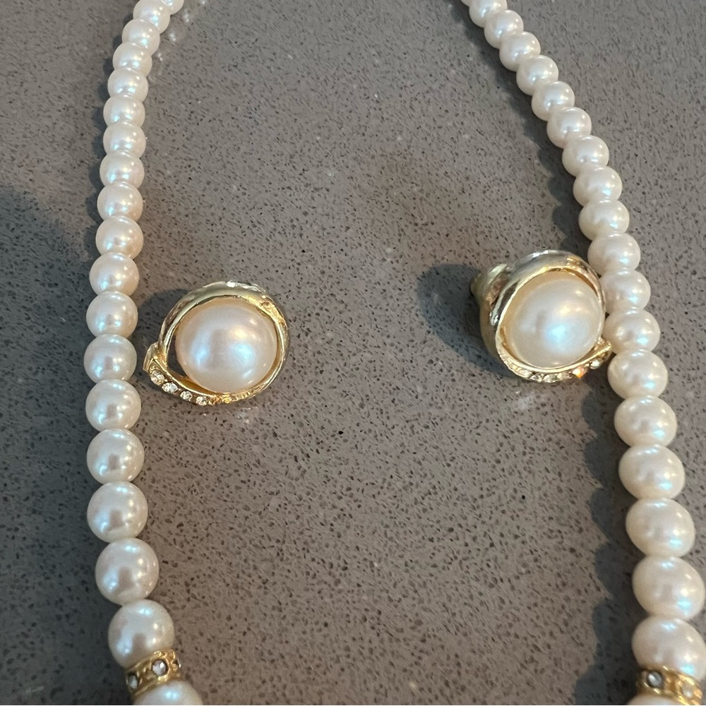 Elegant Pearl and diamond Necklace and Earring Set - Picture 2 of 6